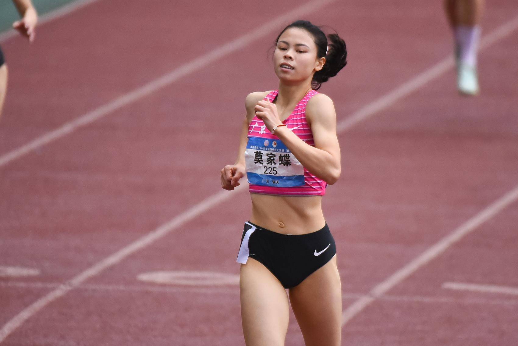 皇冠信用盘怎么开通_0.01秒险胜！广东名将莫家蝶加冕亚洲冠军皇冠信用盘怎么开通，陈妤颉再破少年纪录