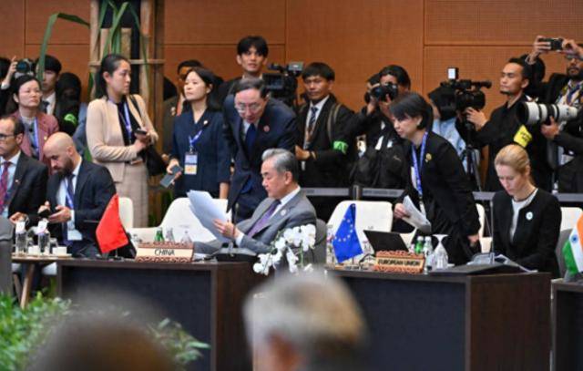 皇冠信用网代理申条件_面对菲海警的驱逐皇冠信用网代理申条件，中国侦察船不语，舰载机起飞，直接4个字定性