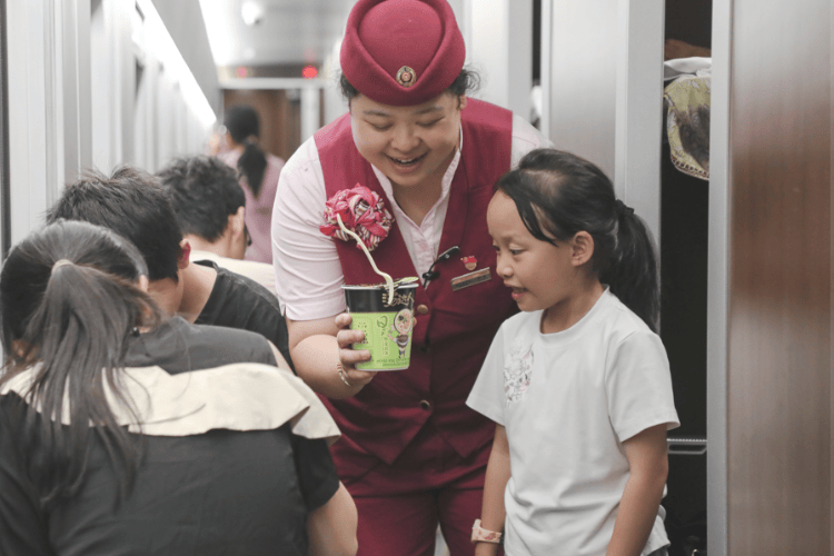 买球的正规网站_高铁上不能吃泡面买球的正规网站？需要理解乘客的痛点