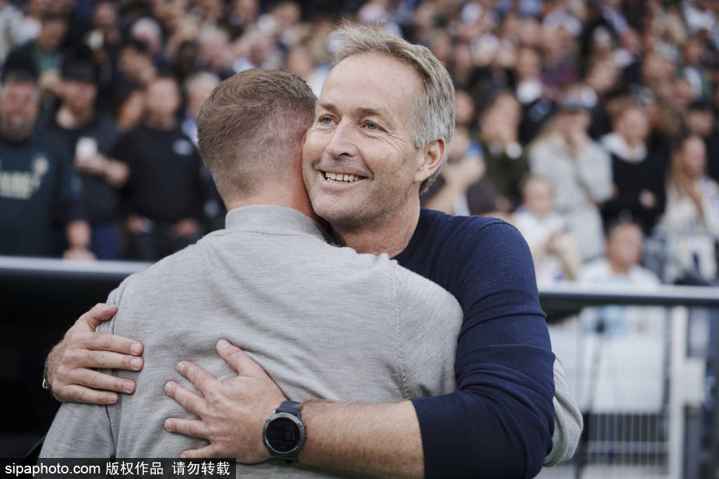 皇冠信用网址_泰山完美开局：李小恒与克雷桑双星闪耀皇冠信用网址，海牛遭遇VAR争议