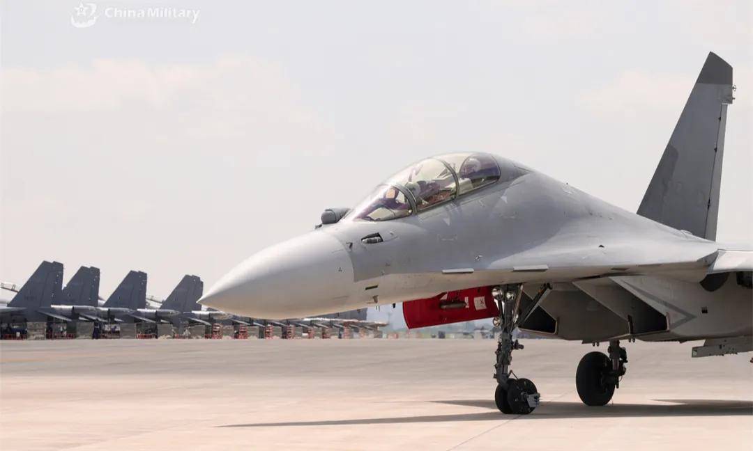 皇冠网址_央视官宣：歼-16可挂载副油箱皇冠网址！网友：航程加到7000公里有必要？
